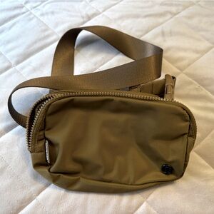 Lululemon everywhere belt bag
